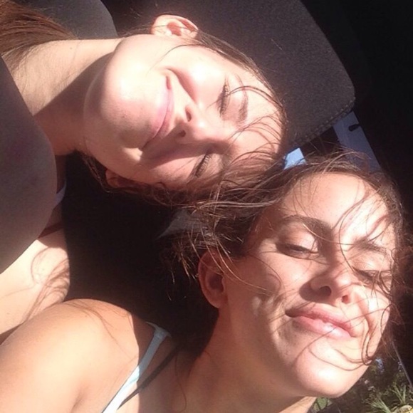 Meet The Poshers, Lauren & Catherin! 👯‍♀️💕 - Picture 4 of 8